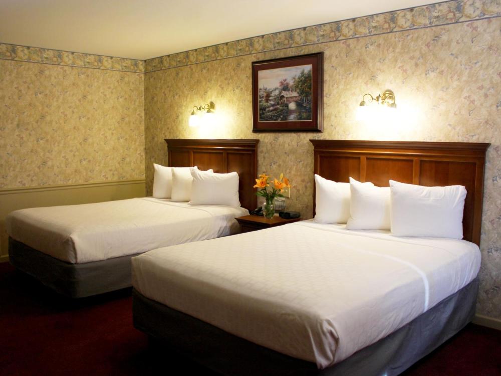 Queen Room with Spa Bath interior